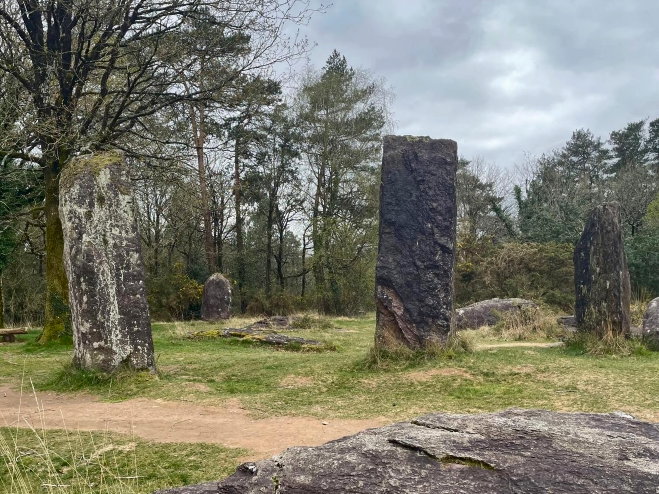 Préhistoire armoricaine, sortie sur le terrain à  Monteneuf